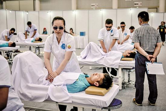 残疾人职业技能竞赛开赛 800多名残疾人在汉大比武_新浪湖北_新浪网