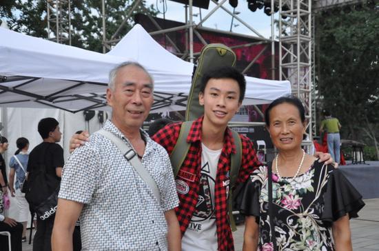 母子同嗨RAP 音乐节唱进主题夜_新浪四川_新