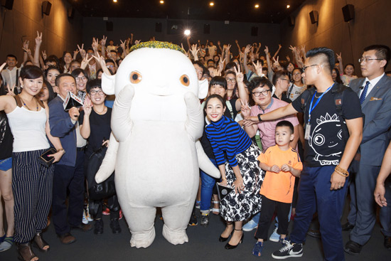 白百何与青岛观众合影