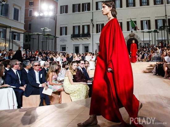 Valentino 2015秋冬高级定制正式拉开帷幕