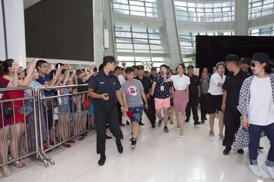 白百何现身影院引围观