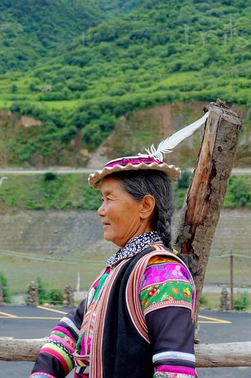 比熊猫还珍贵的白马氐族 九寨沟自驾游_成都汽