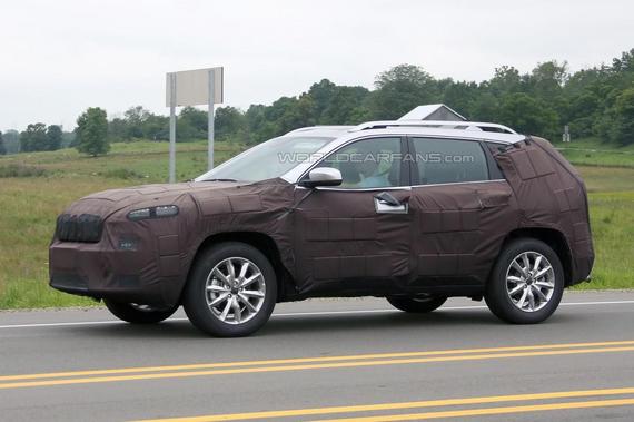 2017 Jeep Cherokee spy 03