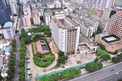 位于五四路的温泉大饭店将涅槃重