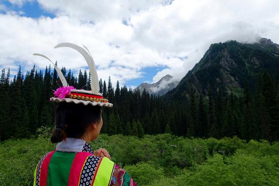 比熊猫还珍贵的白马氐族 九寨沟自驾游_成都汽