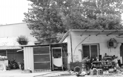 加油機藏得很隱蔽，只為逃避監管。