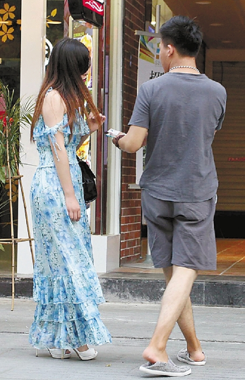 金华闹市男美容推销员街头拉客 言语轻浮乱摸