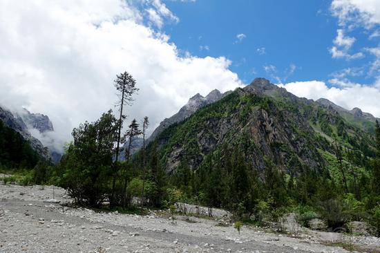 比熊猫还珍贵的白马氐族 九寨沟自驾游_成都汽