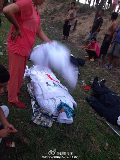 13號下午3點多，封丘縣應舉鎮南黃莊村四名十幾歲的孩子到當地的天然渠游泳時，不幸溺水。當地村民自發組織進行打撈，經過兩個小時的努力，四個孩子的尸體被打撈上岸。他們中最大的14歲，最小的只有11歲，其中兩個還是親兄弟。