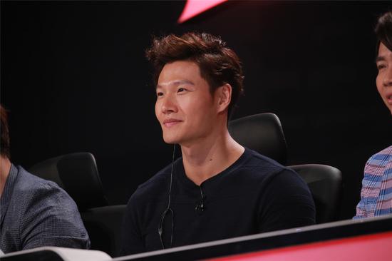 《星动亚洲》首播:小鲜肉真人秀的大逆袭|星动亚洲|真人秀|音乐选秀_新浪娱乐_新浪网