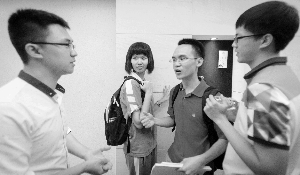 执信中学学生叶彤遭北大、清华等招生代表围堵,成热议的关注话题。(资料图片)