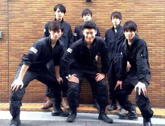 日本服务业用帅哥吸引女顾客