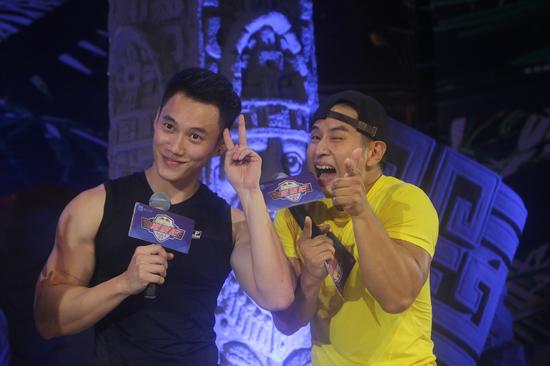 『全能极限王』开播 八块腹肌露肉闯关 - 娱乐