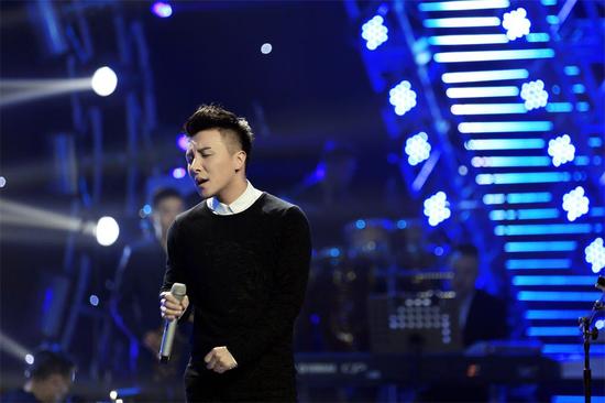 曹轩宾改编版《伤痕》获赞_手机新浪网