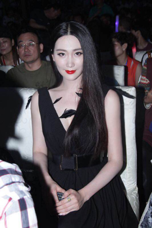 侧脸于果钢琴简谱