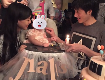 王力宏为保护女儿遮住其脸部