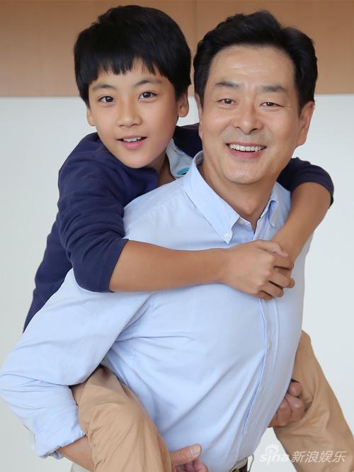 濮存昕回归荧屏 助阵《领养》_手机新浪网