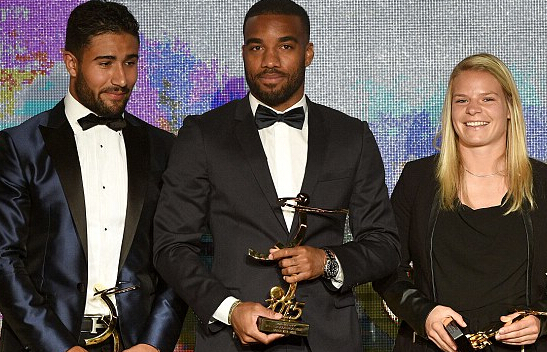 领取法甲年度最佳奖