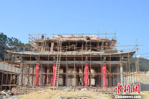 福建古雷庙宇的主体部分已完工,开始装修。 陈国财 摄