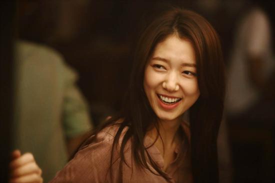  朴信惠 新 电影 演男主分身 _ 手机 新浪网