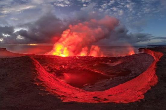 无人机拍摄各地火山喷发美景_海外动态
