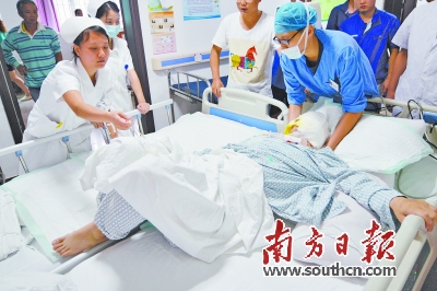 清远2工人操作不当被化学品误伤 1人头面部大