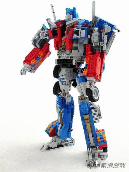 可以变形 物理学家用乐高搭建变形金刚