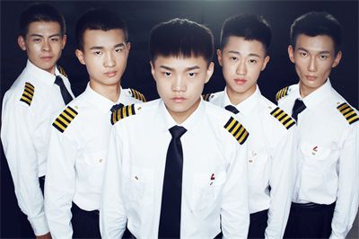 “空少團”受贊譽:傳遞正能量的夢想少年