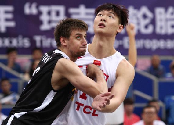 宫鲁鸣:王哲林防守没进步_手机新浪网