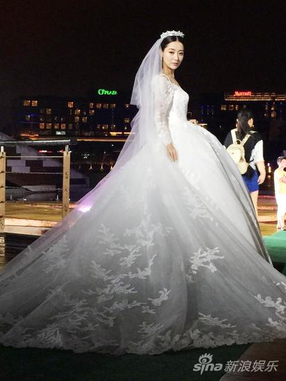 白冰晒婚纱照节目将结婚 下半年2电影上映|白冰