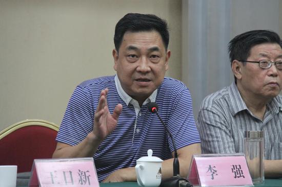 河南省書協(xié)理事、河南書法院院長李強(qiáng)首發(fā)儀式上講話