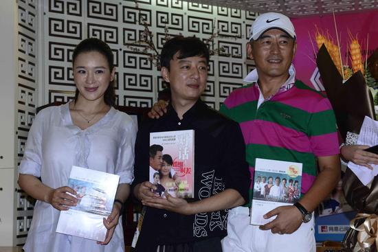 王志飞新剧售书签售 张定涵送惊喜