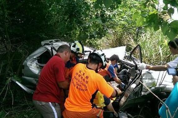 台湾一日发生两起车祸至少致6人死亡