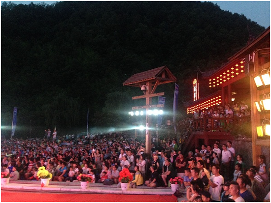 千人扎帳，斗舞狂歡