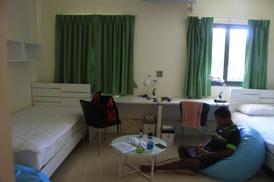 Thanyapura国际学院学生公寓内部实景，宿舍为2人间，人均面积，配套设施相比国内常见的学生宿舍，堪称豪华。
