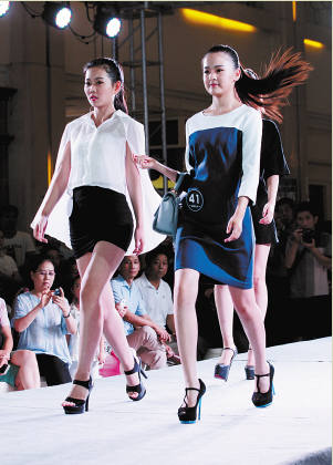 石家庄上演大学生模特大比拼 俊男靓女激情火