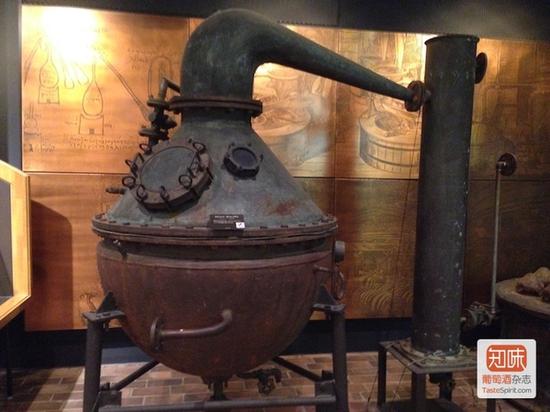 壶式蒸馏器，拍摄于三得利白州威士忌博物馆