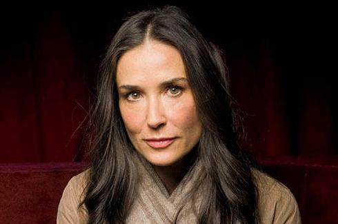 黛咪-摩尔家发现男尸