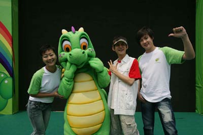  小神龙俱乐部 新拍摄基地落成_手机新浪网