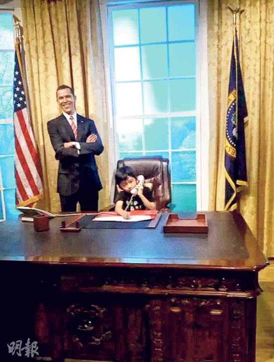Lucas在白宫总统办公室的场景中