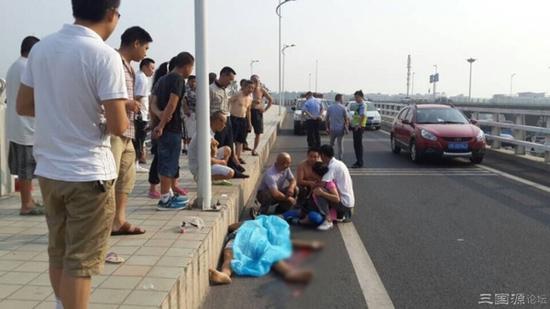 南充下中坝嘉陵江大桥发生车祸 父女一死一伤_新浪四川_新浪网