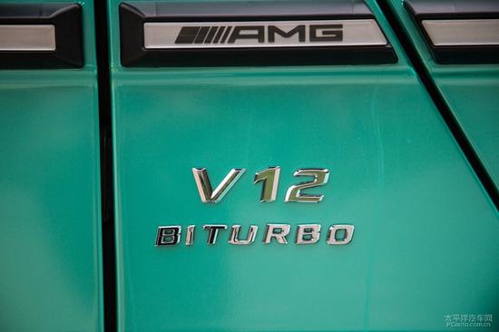 性感车模坐拥改装蒂凡尼奔驰G63 AMG