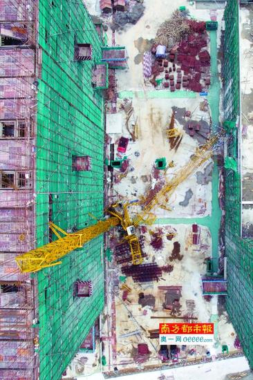 广州增城塔吊坍塌致4人身亡 驾驶舱从40米高空