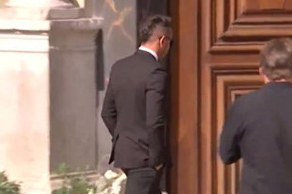 汉密尔顿抵达圣雷帕拉特大教堂