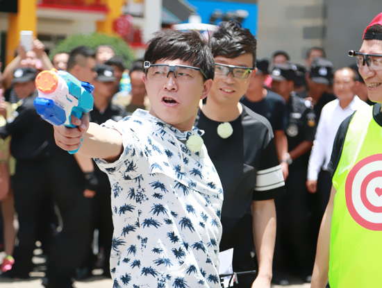 《极限挑战》黄渤呵护兄弟尽显温情|黄渤|极限