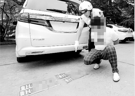民警在白某的后備廂發(fā)現(xiàn)了套用車牌。