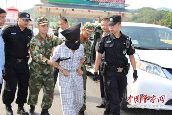 7月19日,犯罪嫌疑人封某某被安全押解回竹溪。