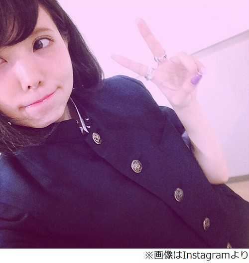 益若翼学生制服自拍很帅气