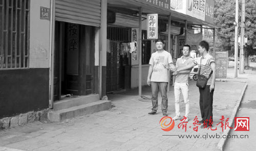 犯罪嫌疑人張某某指認(rèn)作案現(xiàn)場。