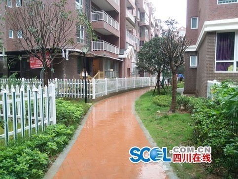 资阳市民投诉楼盘虚假宣传 想退10万定金遭拒